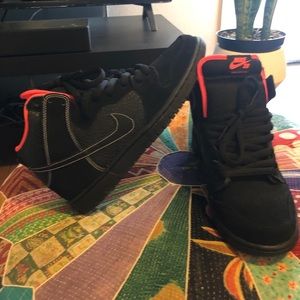 Nike Dunk High Pro Sb in Black Atomic Red